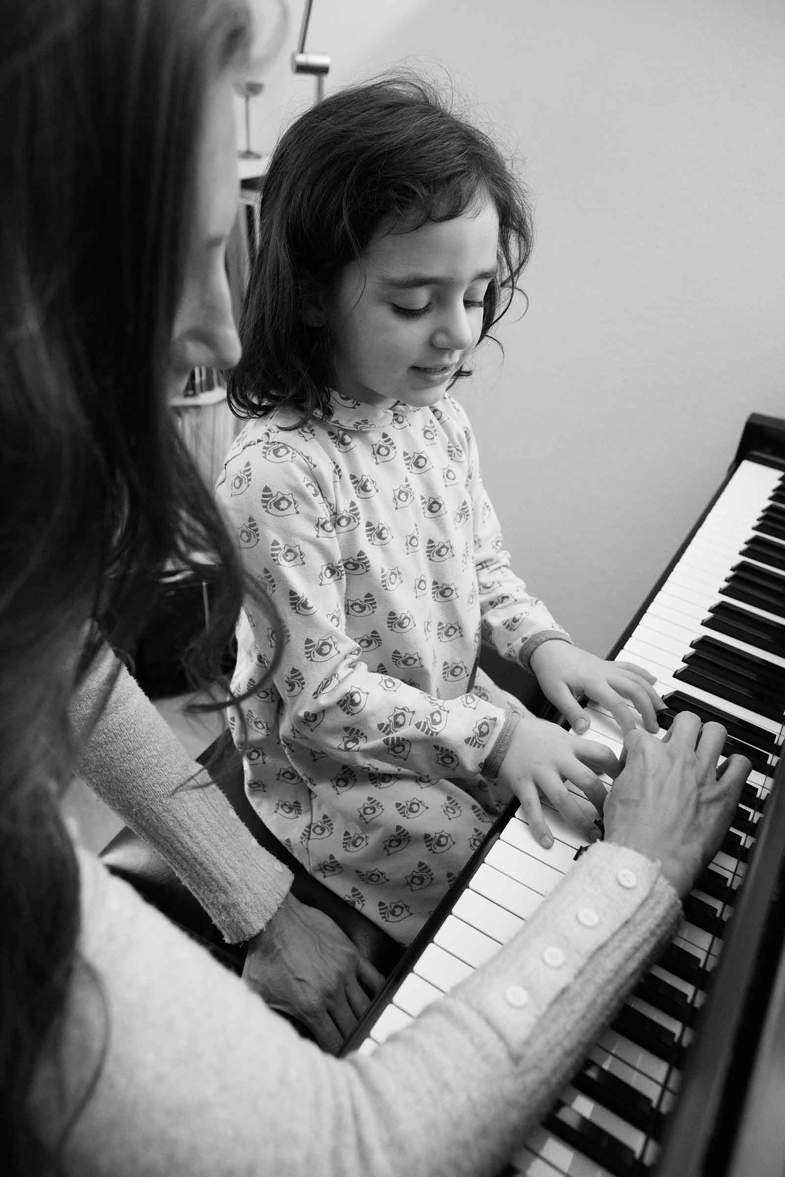 Eva teaching a child student